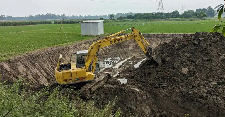মাটি কাটায় দু’জনকে ৩ লাখ টাকা জরিমানা